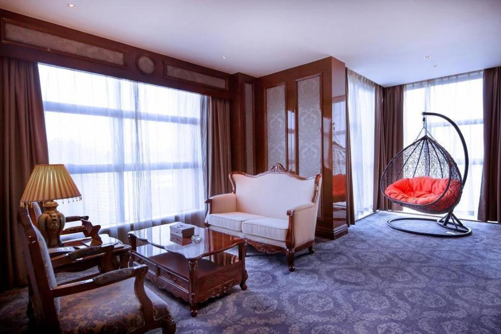 Chongqing Huachen International Hotel Bagian luar foto